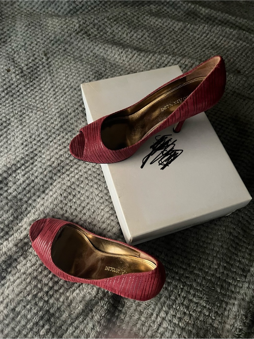 Enzo Angiolini Women's Wine Textured Peep-Toe Pumps